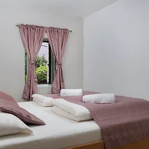 Tanja Oldtown Apartamento